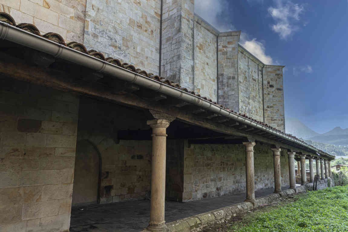Vizcaya - Elorrio 27 - iglesia de San Agustín Etxebarria.jpg